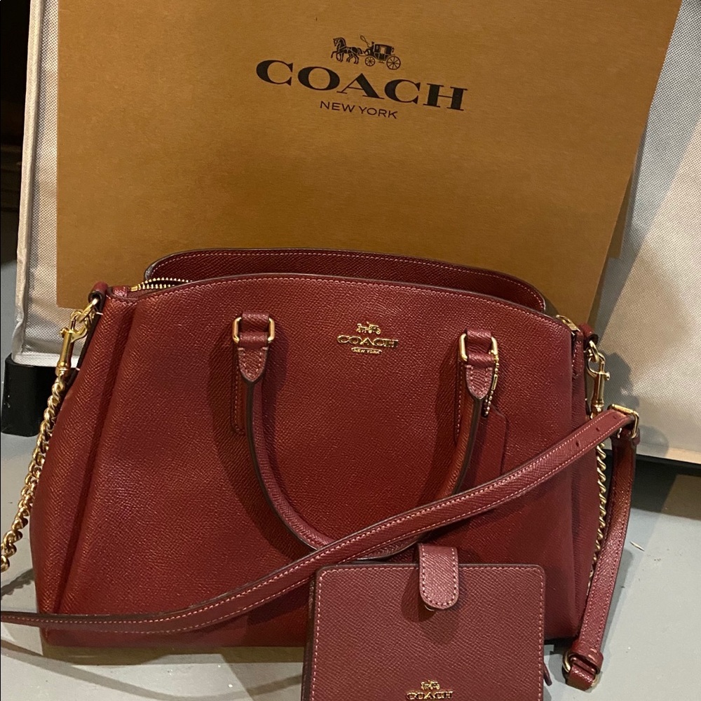 Gorgeous Coach Purse 👜 Sage Carryall & Wallet ❤️